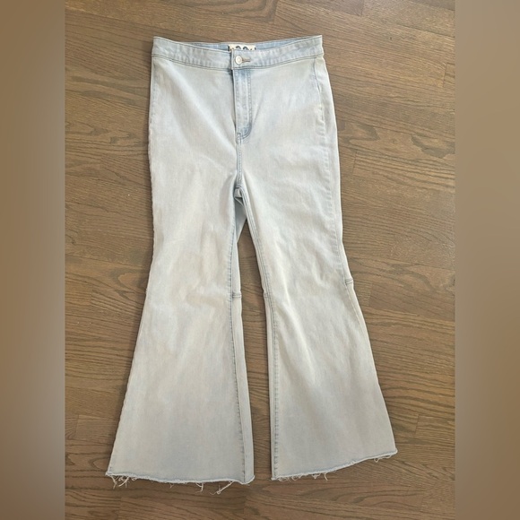Free People We The Free Youthquake Womens Crop Flare Pants Bleach Light Blue 28 - Picture 9 of 9